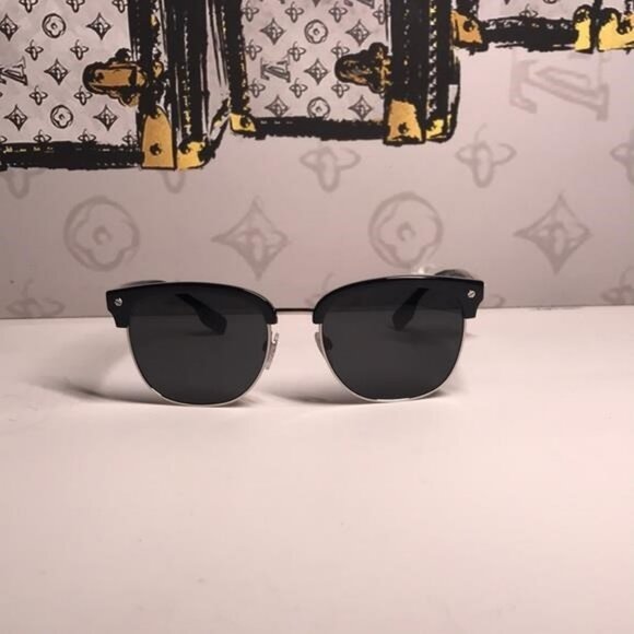 New Authentic Burberry BE4317 8351 Sunglasses - Picture 12 of 14